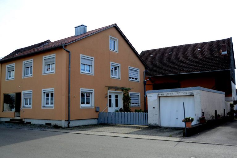 Immobilien Eichstätt: Zweifamilienhaus zum Kauf in Preith von Immobilien Arno Pflug